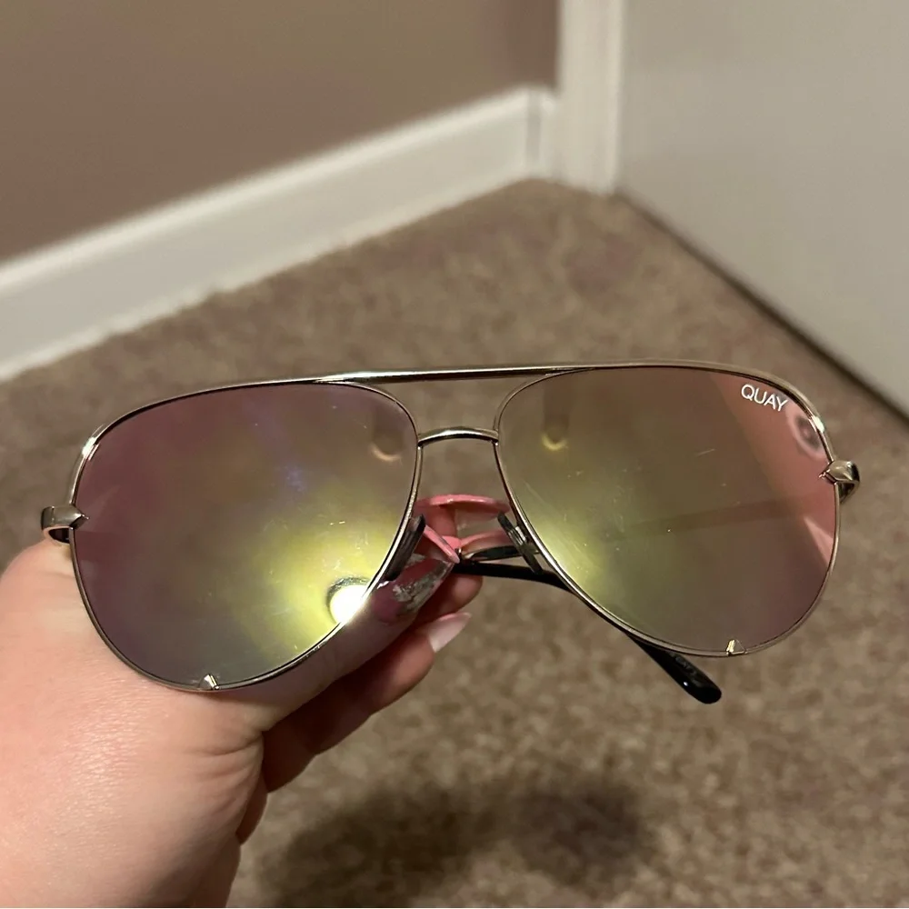 Quay Australia High Key Gold and Brown Aviators NWOT
